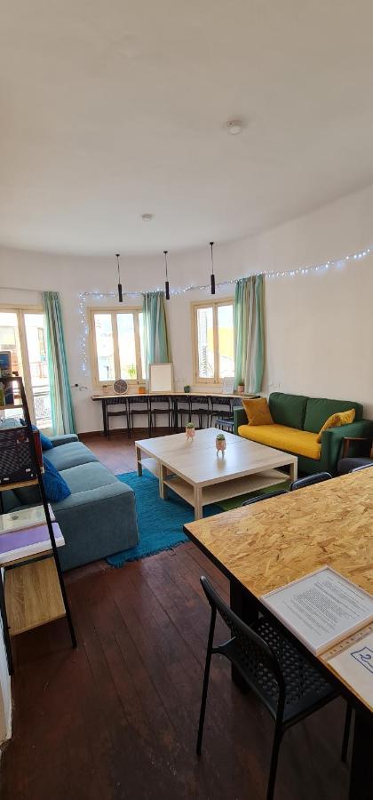 Bee Hostel Paphos Exteriör bild