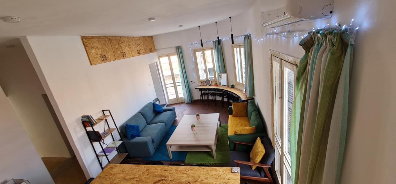 Bee Hostel Paphos Exteriör bild