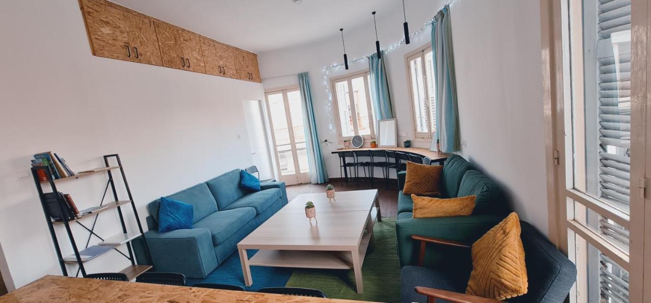 Bee Hostel Paphos Exteriör bild